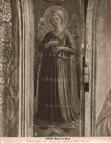 Brogi — Firenze - Museo di S. Marco. Un angiolo; particolare del gran tabernacolo del Beato Angelico — particolare